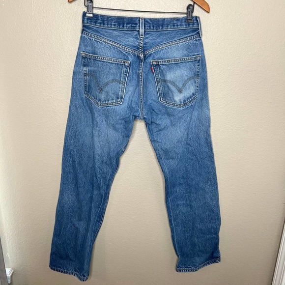 Levi's Mens 501 32x34 Medium Wash Blue Jeans Original Fit Button Fly Cotton - Picture 2 of 3